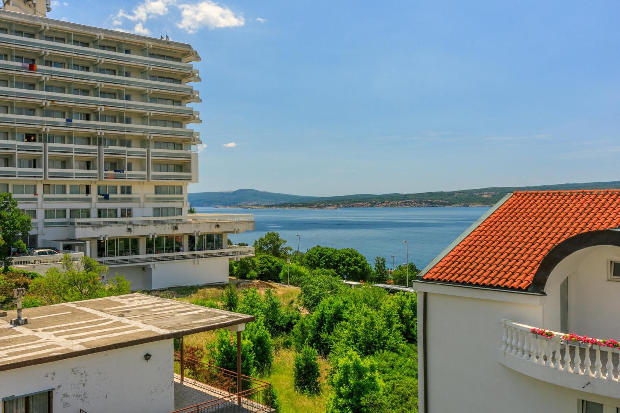 Podvezanec Apartamento Dramalj Exterior foto