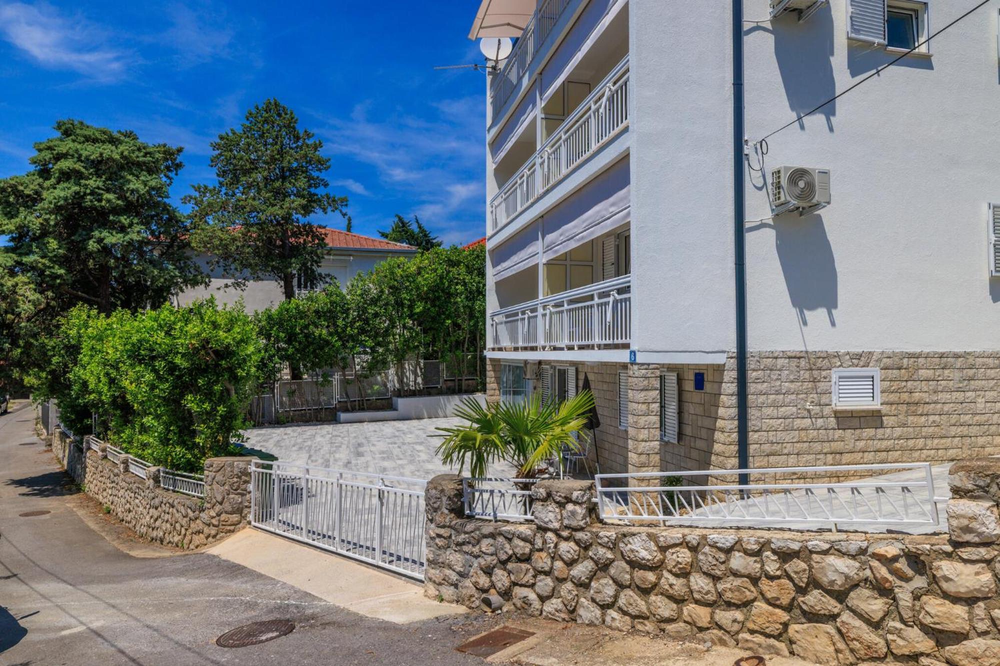 Podvezanec Apartamento Dramalj Exterior foto