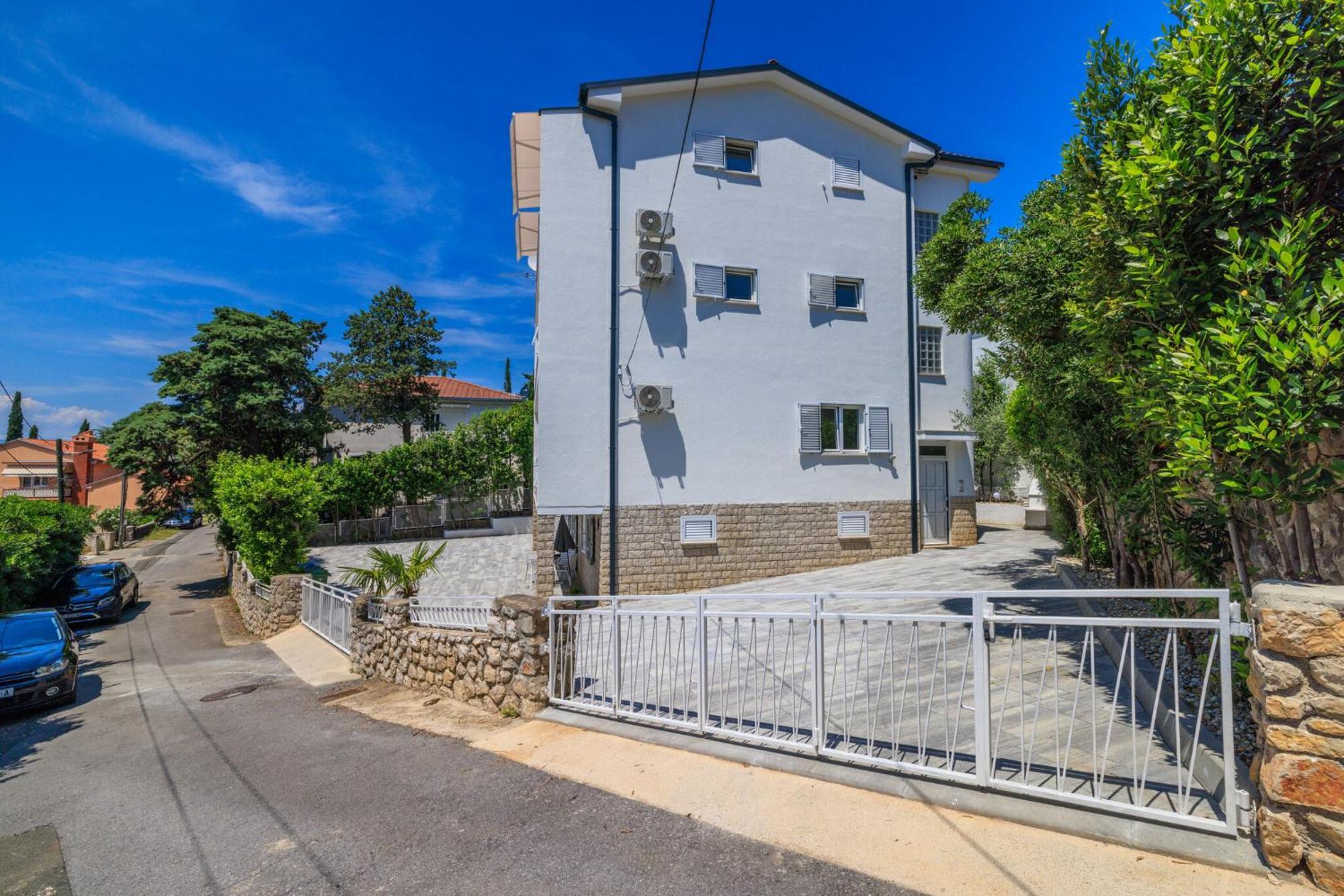 Podvezanec Apartamento Dramalj Exterior foto