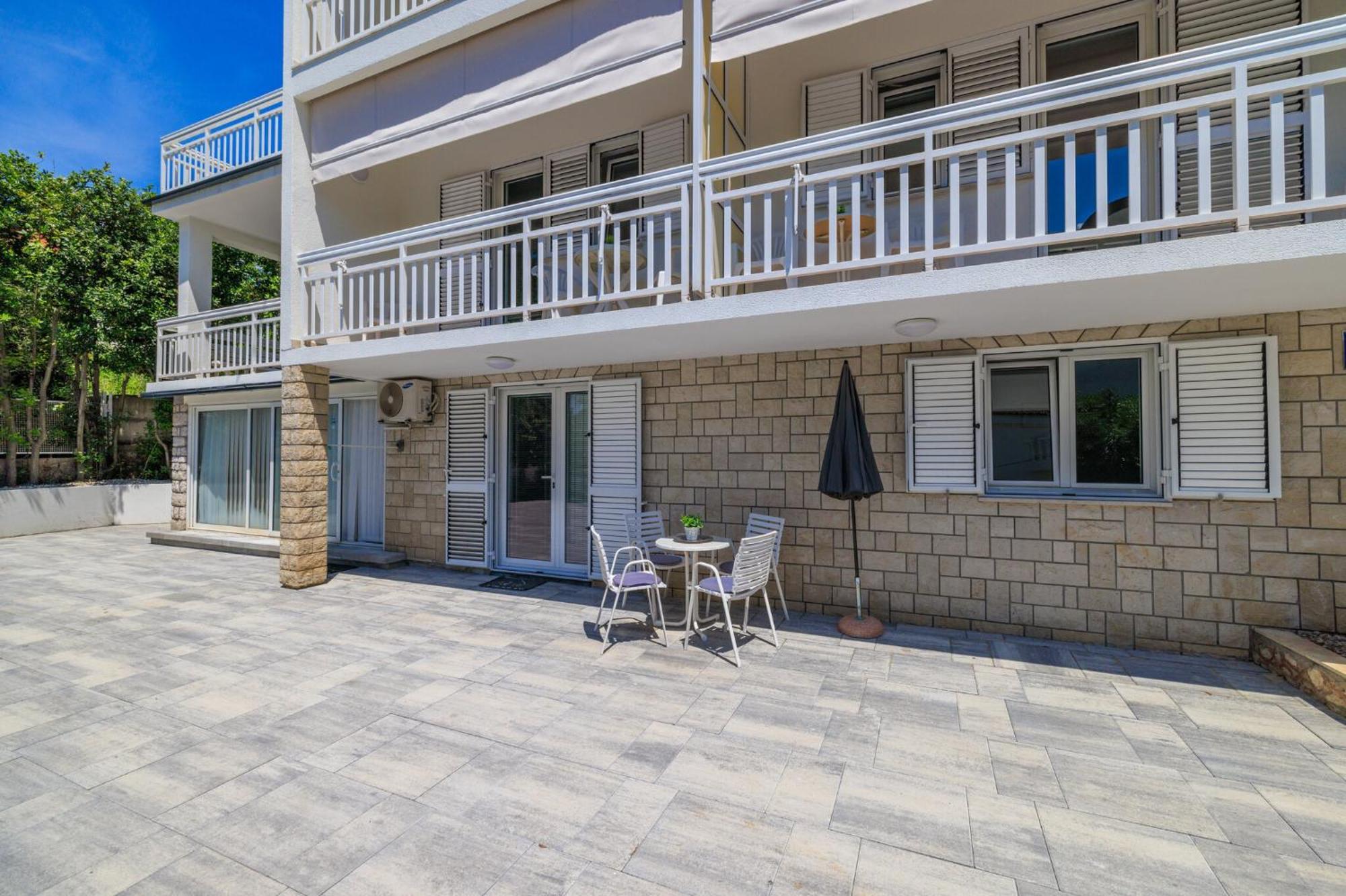 Podvezanec Apartamento Dramalj Exterior foto